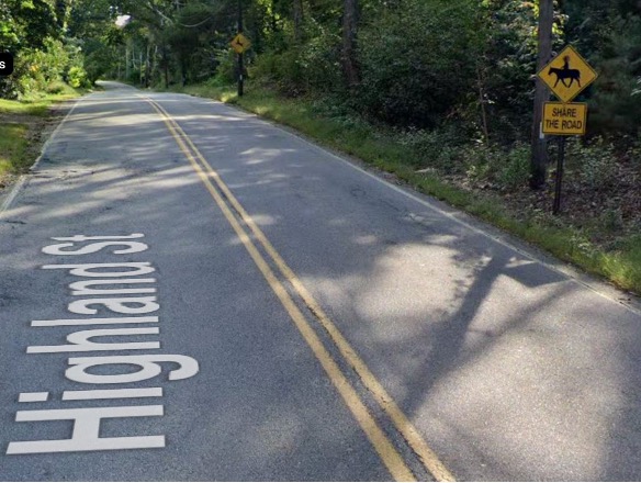 Figure of signages on Highland Street Southbound Figure of signages on Highland Street Southbound